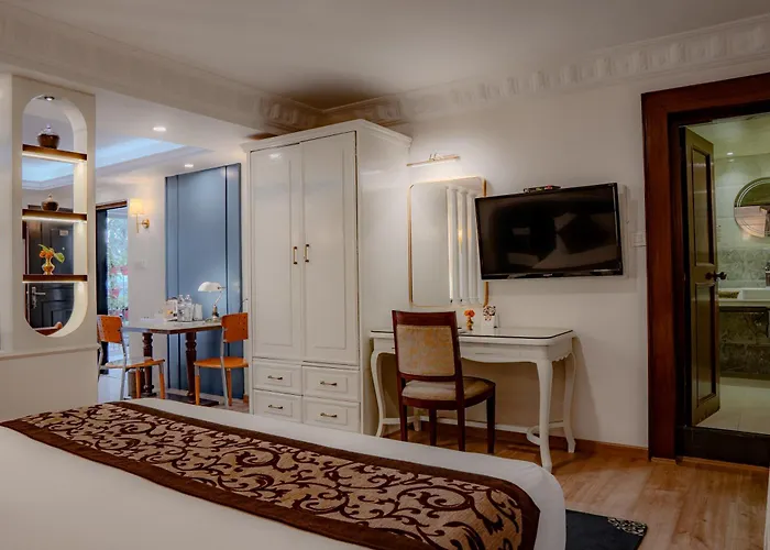 Maya Manor Boutique - A Restored Heritage Mansion In The Heart Of Hotel